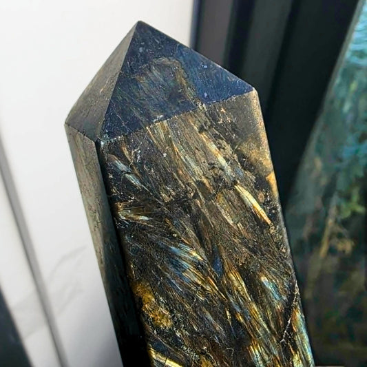 Astrophyllite & Arfvedsonite (Gold & Blue Fireworks) Tower