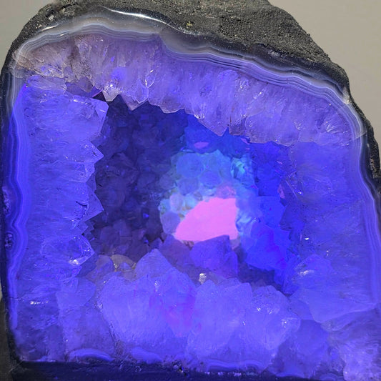 5kg Agate with Quartz & UV Reactive Calcite Cave