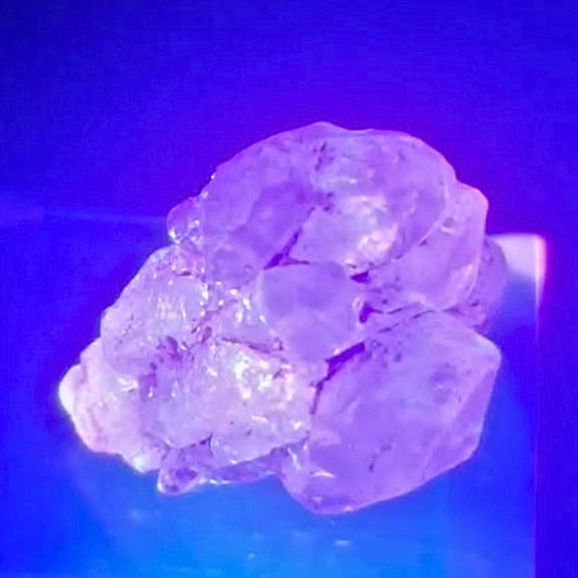 Skeleton Quartz with Petroleum inclusions - UV reactive