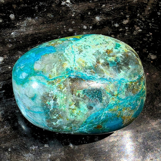 Quantum Quattro (Chrysocolla, Dioptase, Malachite & Shattuckite in Smoky Quartz) Palm Stone