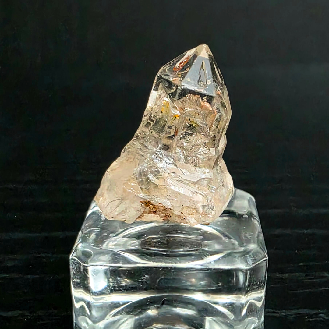 UV Reactive Fenster Petroleum Quartz (Golden Enhydro) - Madagascar