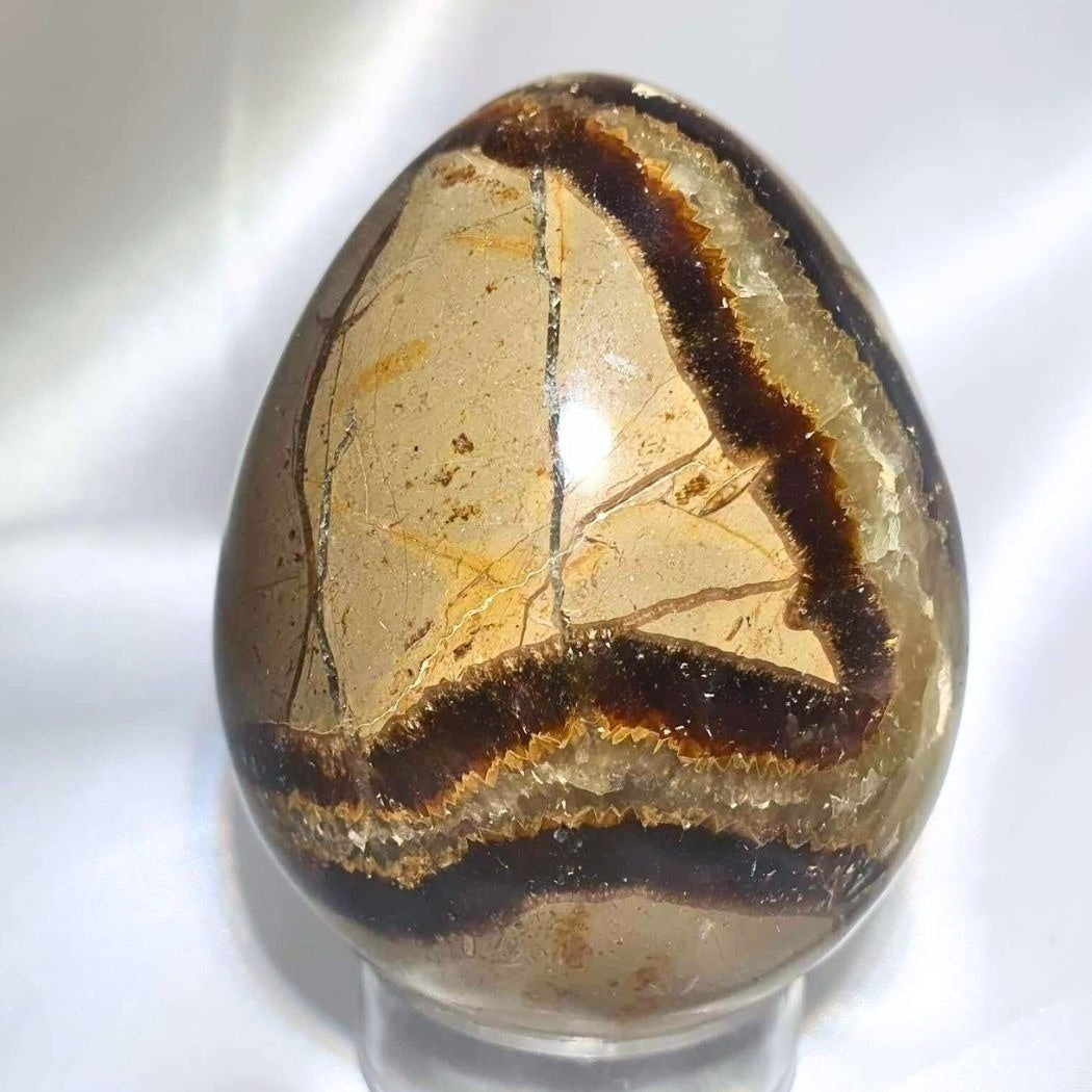 Septarian Dragon Crystal Egg - UV reactive - 185g