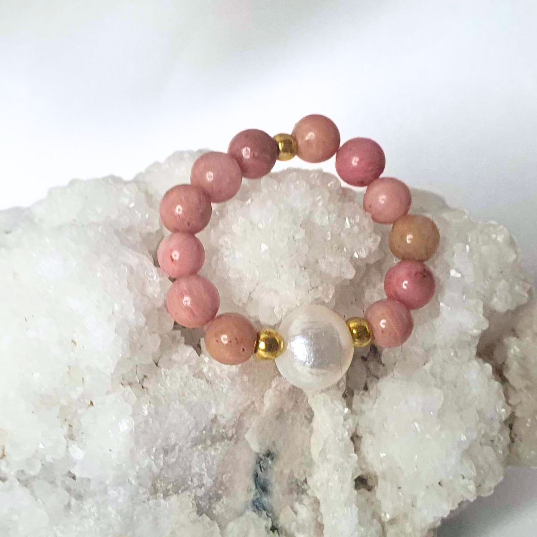 Rhodonite with Freshwater Pearl Bead Ring