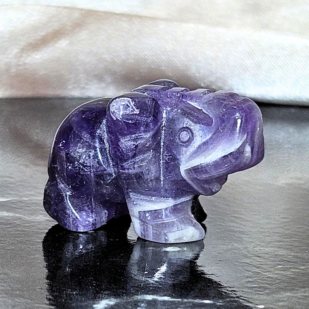 Dream Amethyst (Chevron) Mini Elephant Carving