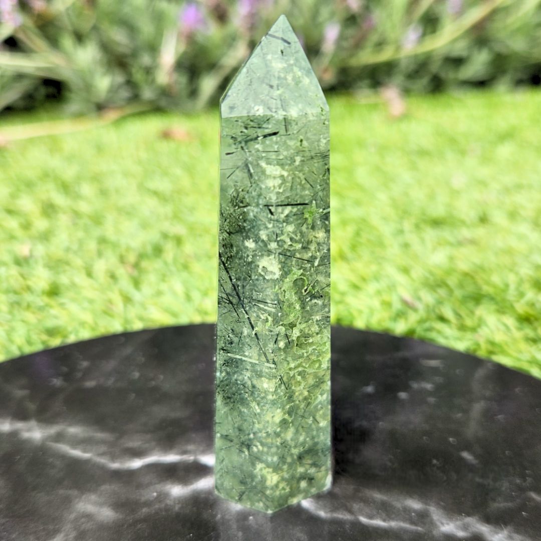 Prehnite with Epidote Point