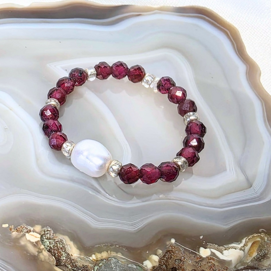 Faceted Garnet & Pearl Fidget Stretch Ring