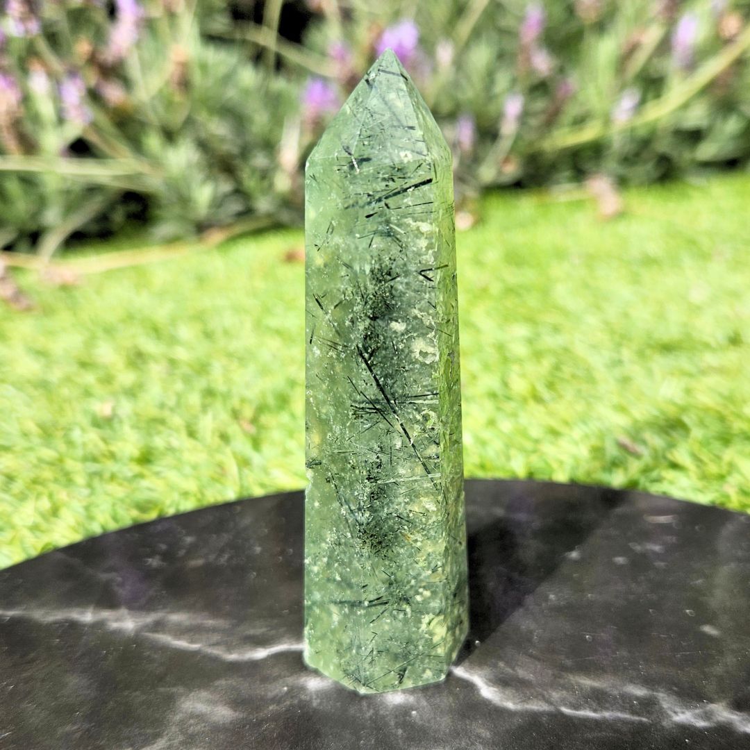 Prehnite with Epidote Point
