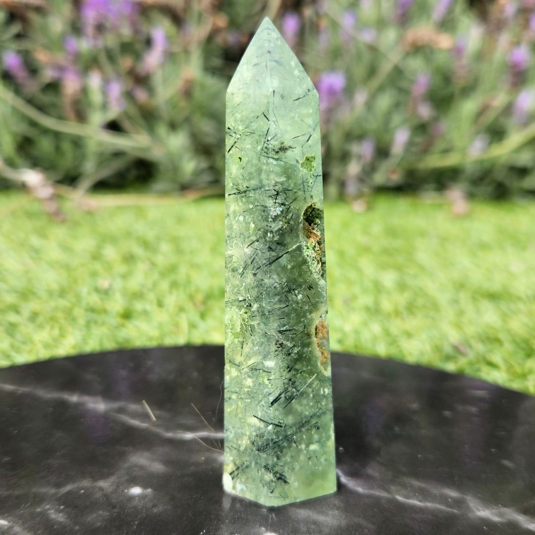 Prehnite with Epidote Point