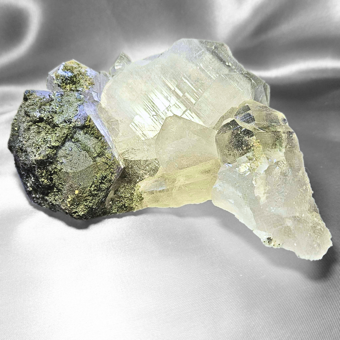 Chlorite in Quartz with Rutile Inclusions