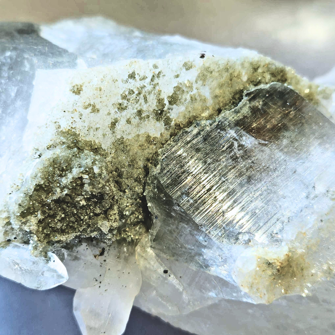 Chlorite in Quartz with Rutile Inclusions