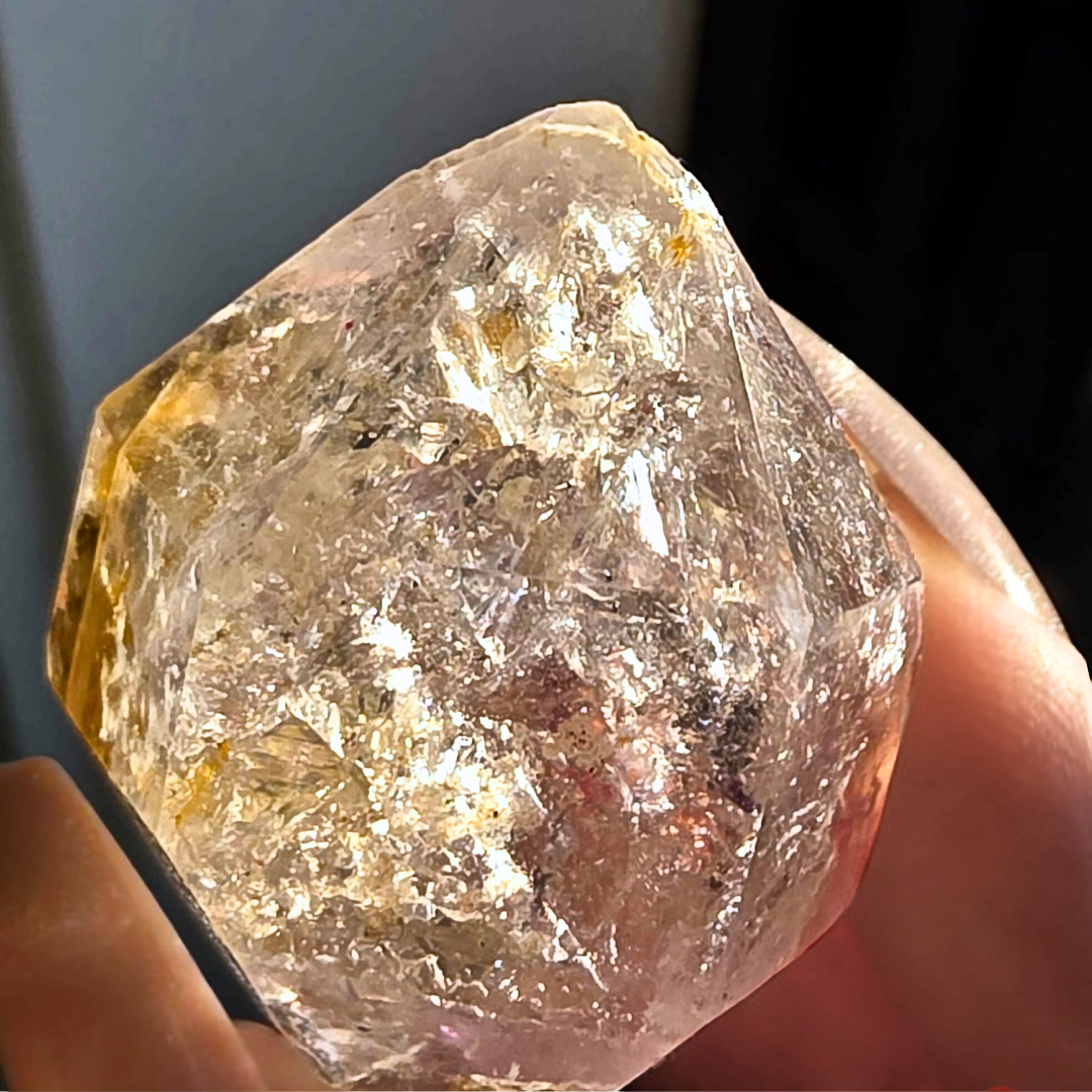 DT Quartz Enhydro Golden Healer with Moving Carbon