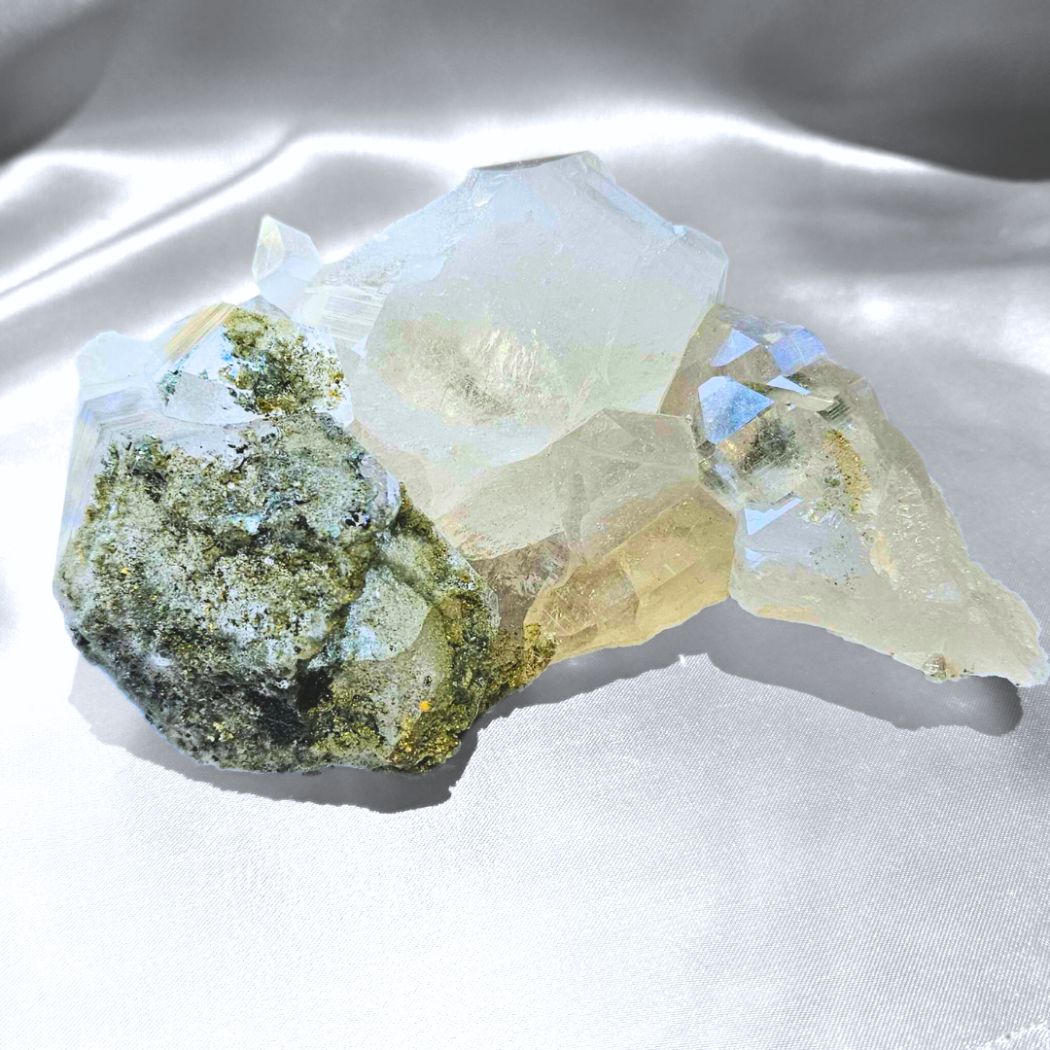 Chlorite in Quartz with Rutile Inclusions