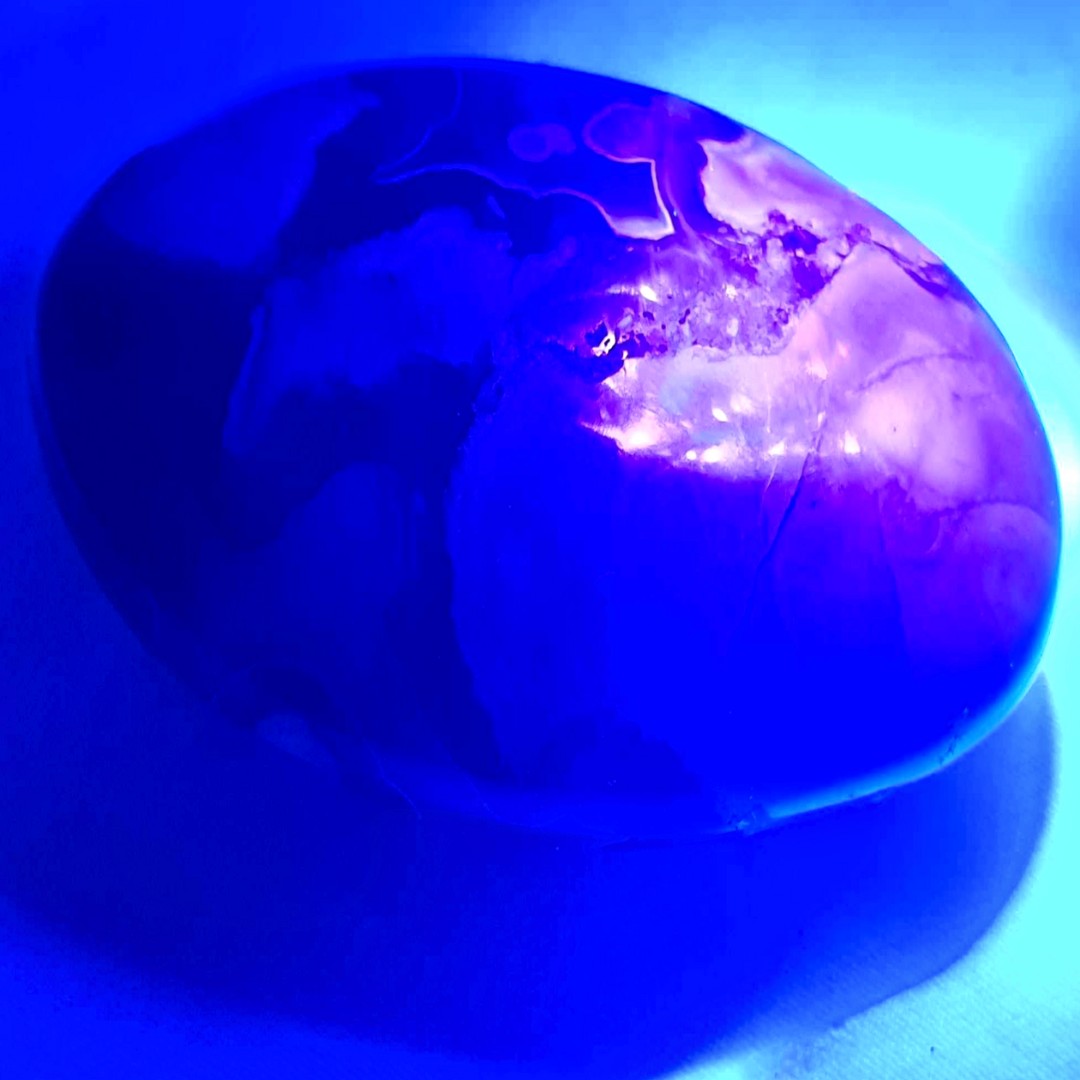 Volcano Agate Palm Stone - UV Reactive