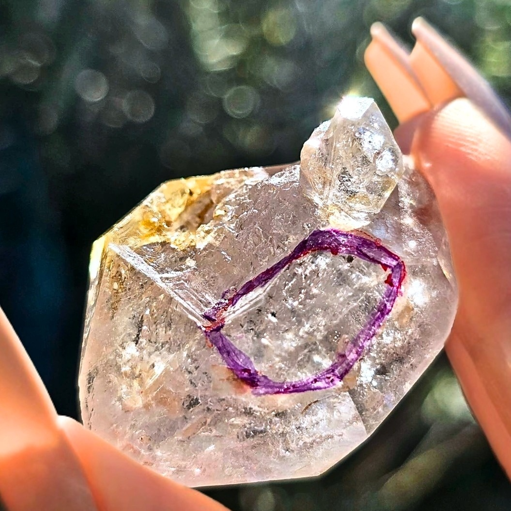 DT Quartz Enhydro Golden Healer with Moving Carbon