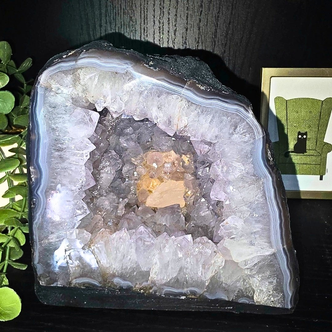 5kg Agate with Quartz & UV Reactive Calcite Cave