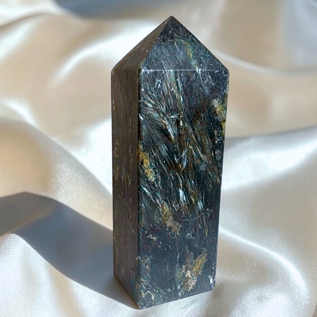 Astrophyllite & Arfvedsonite (Gold & Blue Fireworks) Tower